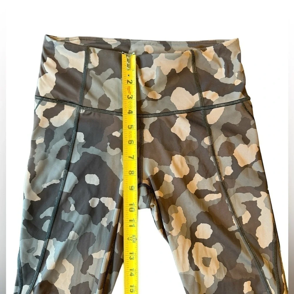 Athleta Lightening Green and Tan Camo 7/8 Legging Women’s Size Small